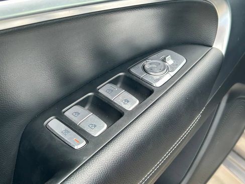Used 2025 Genesis G70 2.5T RWD image 18