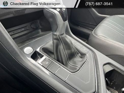 Used 2022 Volkswagen Tiguan SE R-Line image 40