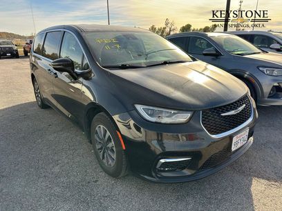 Used 2022 Chrysler Pacifica Touring-L