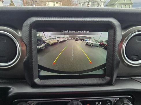 Used 2023 Jeep Wrangler Unlimited Sahara image 10