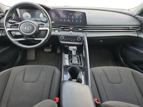 Used 2023 Hyundai Elantra SEL w/ Convenience Package image 9