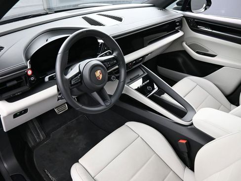 Certified 2025 Porsche Macan 4S Electric image 4