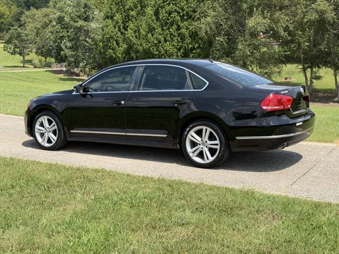 Used 2013 Volkswagen Passat TDI SE FWD image 7