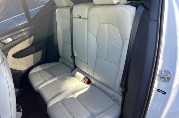 Used 2023 Volvo XC40 B5 Plus w/ Driver Assist Package AWD/4WD image 9
