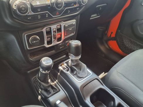 Used 2018 Jeep Wrangler Unlimited Sport S AWD/4WD image 25