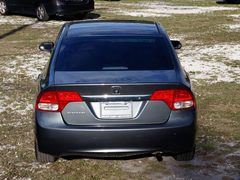 Used 2010 Honda Civic DX-VP image 9