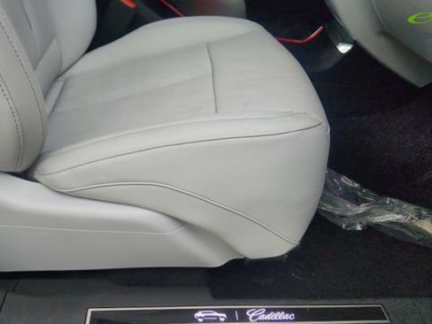 Used 2023 Cadillac Lyriq 2WD image 25