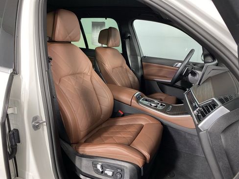 Used 2026 BMW X5 xDrive40i w/ Climate Comfort Package image 4