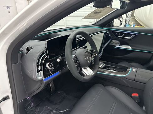 New 2026 Mercedes-Benz E 53 AMG e 4MATIC Sedan image 9