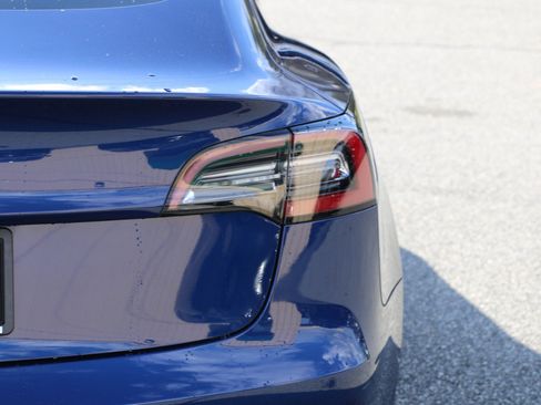 Used 2022 Tesla Model 3 Standard Range image 7