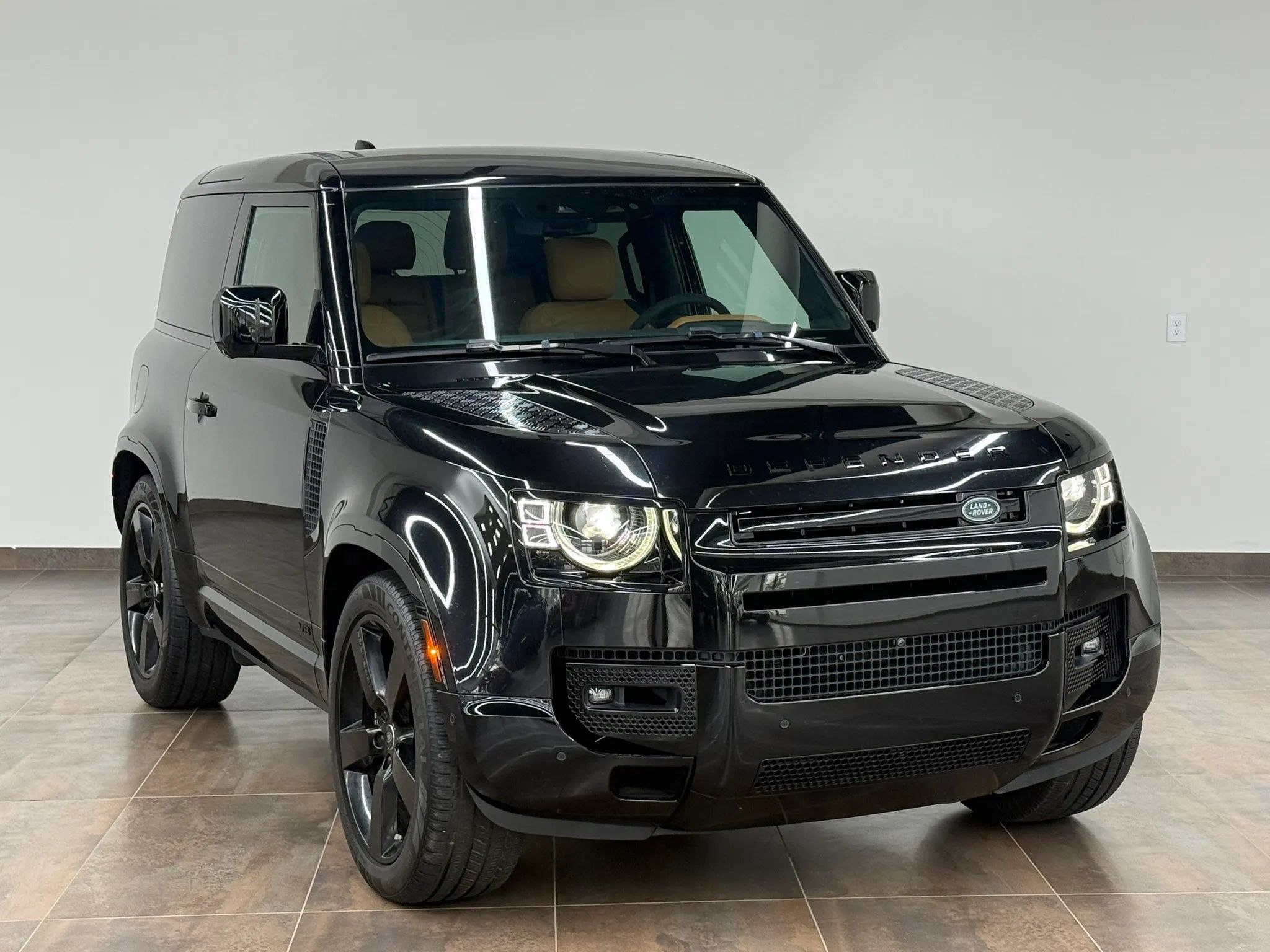 Used 2024 Land Rover Defender 90 V8 AWD/4WD image 17