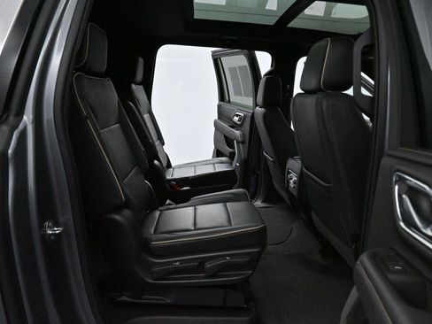 Used 2022 GMC Yukon XL SLT AWD/4WD image 37