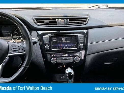Used 2018 Nissan Rogue SV FWD image 9