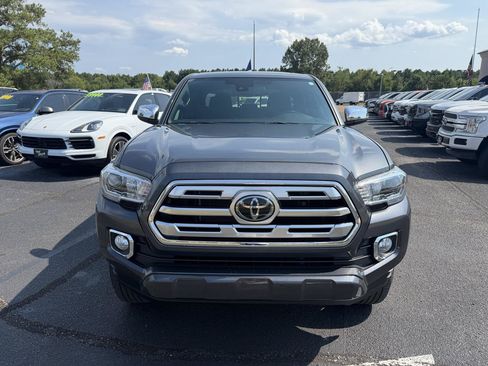Used 2019 Toyota Tacoma Limited RWD image 2