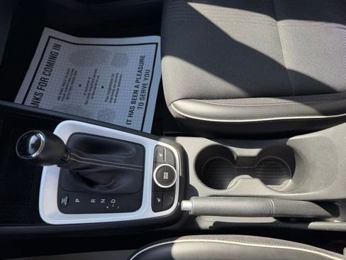 Used 2023 Hyundai Venue Limited image 29