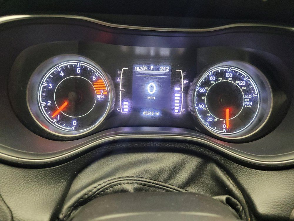 Used 2019 Jeep Cherokee Latitude w/ Popular Appearance Group FWD image 23