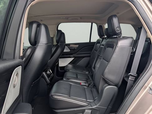 Used 2020 Lincoln Aviator Reserve w/ Equipment Group 202A AWD/4WD image 18