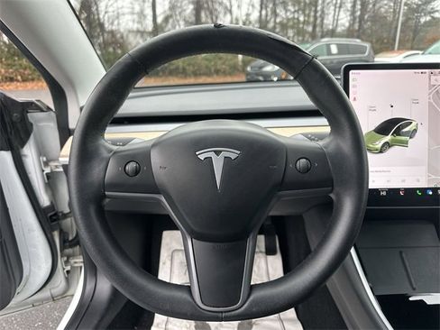 Used 2020 Tesla Model 3 Standard Range Plus image 14