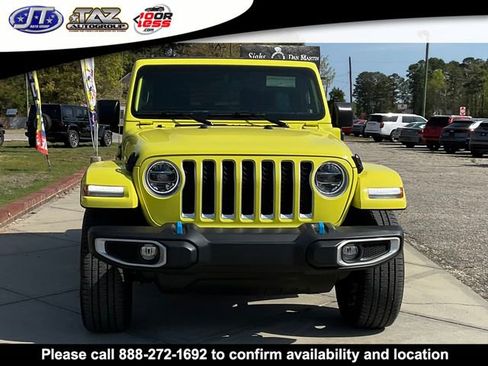 Used 2022 Jeep Wrangler Unlimited Sahara AWD/4WD image 2