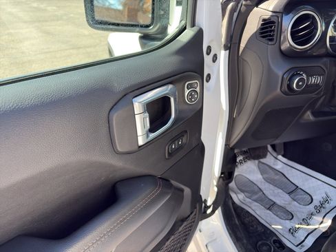 Used 2021 Jeep Wrangler Unlimited Rubicon w/ Trailer Tow Package image 9