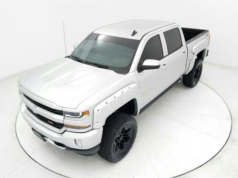 Used 2018 Chevrolet Silverado 1500 LT w/ All Star Edition image 13