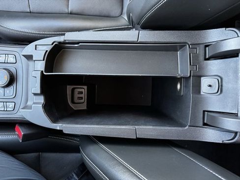 Used 2023 GMC Terrain SLT image 19