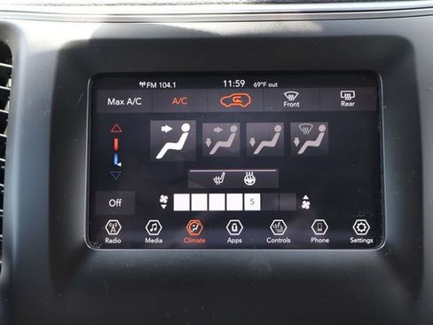 Used 2020 Jeep Cherokee Latitude Plus w/ Cold Weather Group AWD/4WD image 12