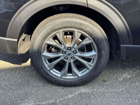 Used 2022 Ford Explorer XLT w/ Equipment Group 202A AWD/4WD image 10