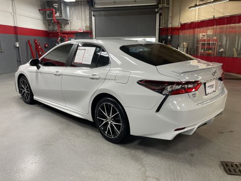 Used 2023 Toyota Camry SE FWD image 8