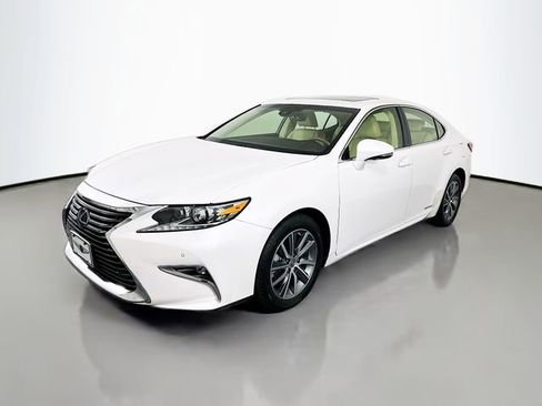 Used 2018 Lexus ES 300h w/ Luxury Package image 1
