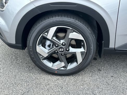 New 2025 Hyundai Venue SEL image 11
