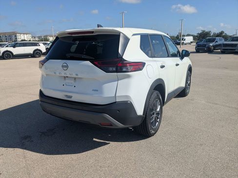 Used 2023 Nissan Rogue S AWD/4WD image 5