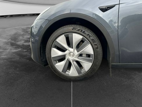 Used 2023 Tesla Model Y Long Range AWD/4WD image 25