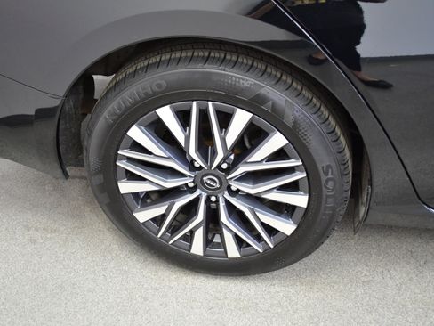 Used 2025 Nissan Altima 2.5 SV FWD image 37