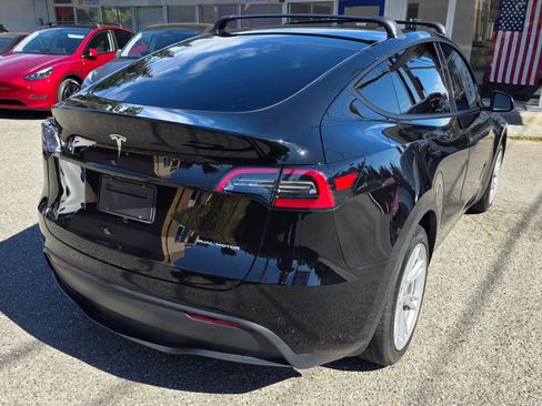 Used 2025 Tesla Model Y Long Range AWD/4WD image 5