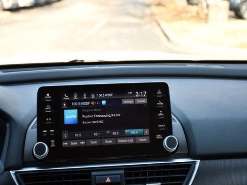 Used 2022 Honda Accord Touring image 27