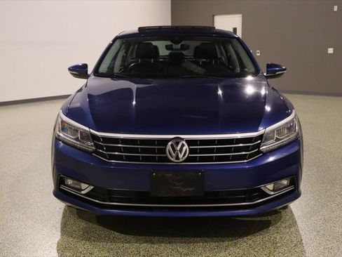 Used 2017 Volkswagen Passat 1.8T SEL Premium FWD image 2