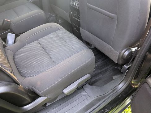 Used 2022 GMC Acadia SLE w/ Driver Convenience Package FWD image 25