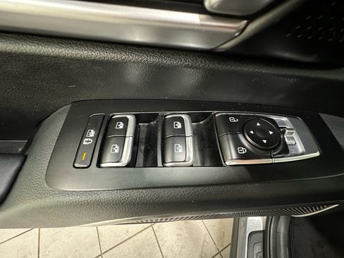 Used 2025 Kia Telluride S FWD image 24