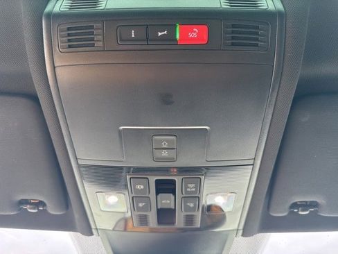 Used 2024 Volkswagen Tiguan SE R-Line image 31