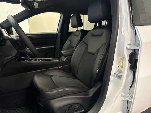 New 2026 Jeep Compass Latitude image 3