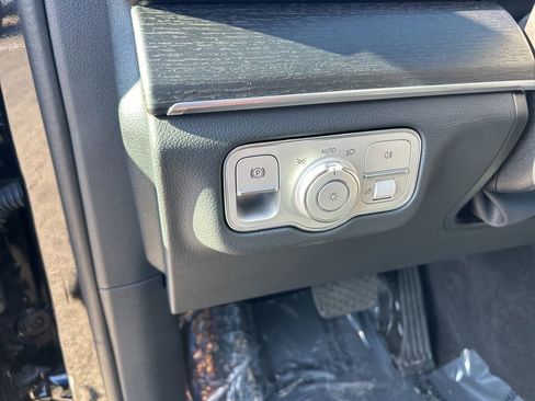 Used 2025 Mercedes-Benz GLE 350 4MATIC image 38