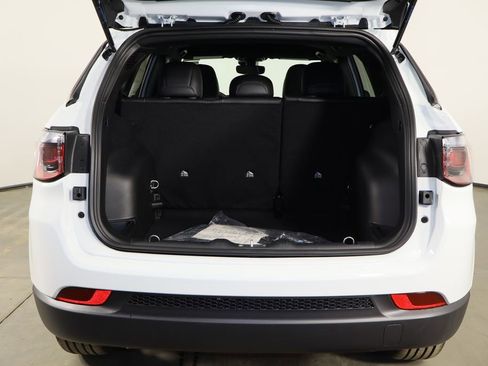 New 2026 Jeep Compass Latitude image 18