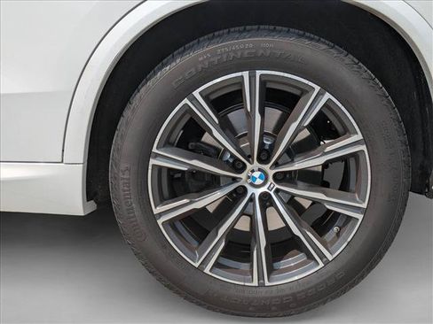 Used 2022 BMW X5 xDrive40i w/ M Sport Package AWD/4WD image 9