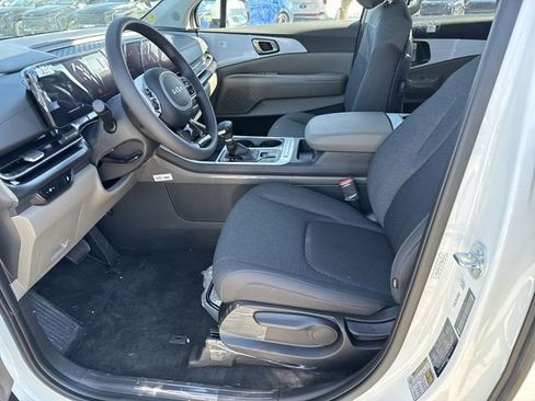 New 2026 Kia Carnival LX FWD image 4