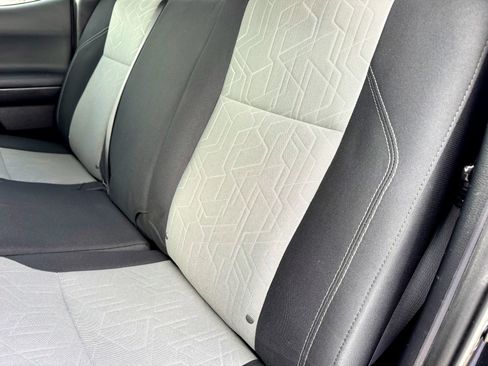 Used 2021 Toyota Tacoma TRD Sport w/ Technology Package image 15