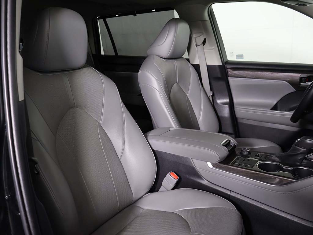 Used 2023 Toyota Highlander Limited AWD/4WD image 30