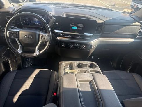 Used 2022 Chevrolet Silverado 1500 LT AWD/4WD image 22