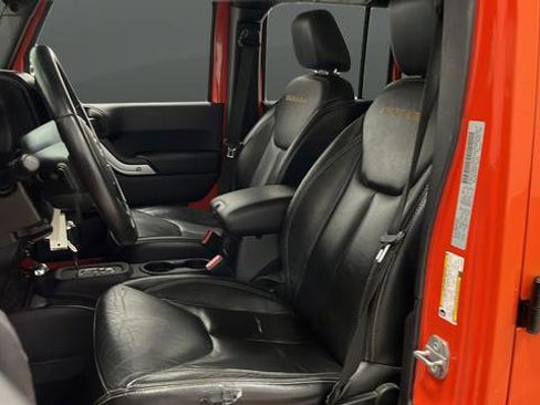 Used 2015 Jeep Wrangler Unlimited Sahara w/ Dual Top Group AWD/4WD image 9