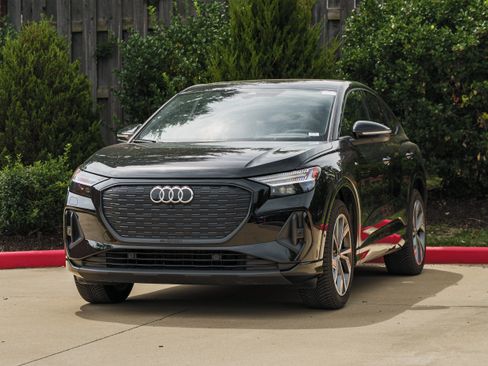 Certified 2023 Audi Q4 e-tron Prestige w/ Black Optic Package AWD/4WD image 5